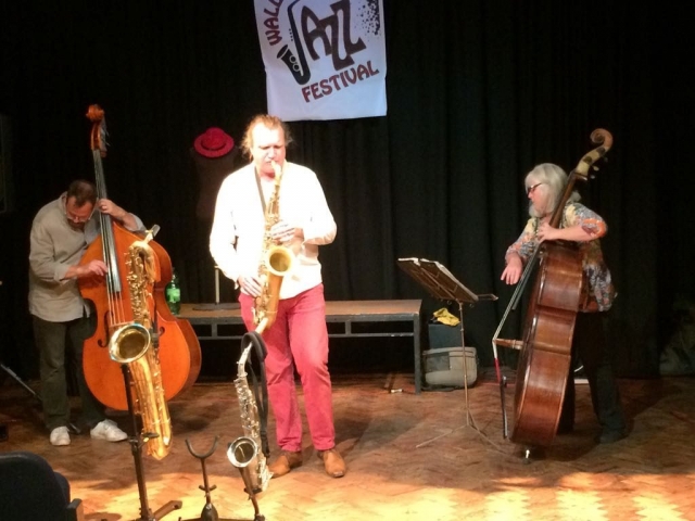 improvised gig with two double basses